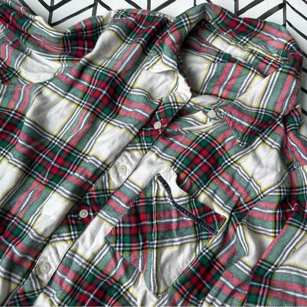 Aerie Size S Oversized White Red and Green Long Sleeve Full Button Flannel